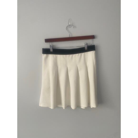 Silence + Noise White Pleated Mini‎ Skirt Size Large - Picture 3 of 4